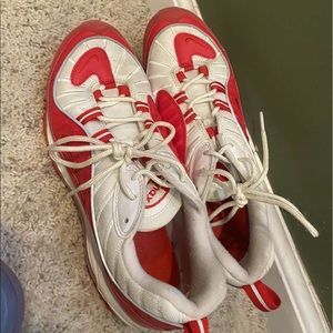 Basketball shoes